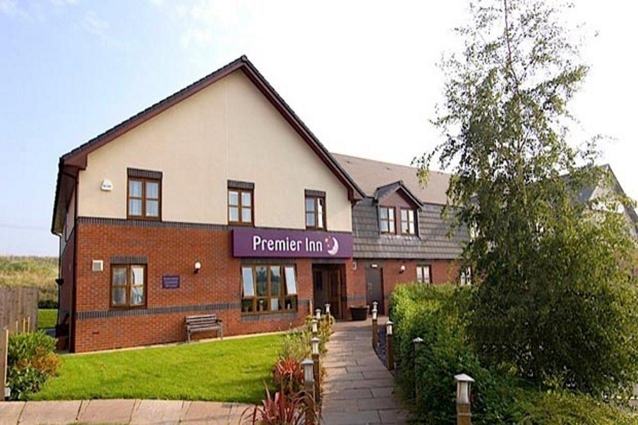 Premier Inn Ившам Екстериор снимка