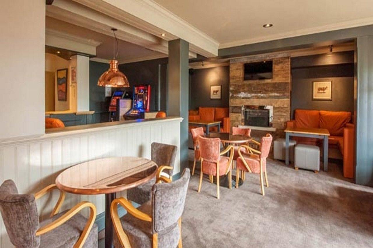 Premier Inn Ившам Екстериор снимка