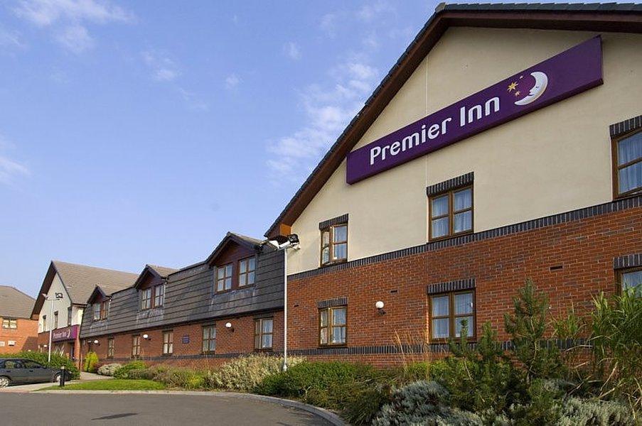 Premier Inn Ившам Екстериор снимка