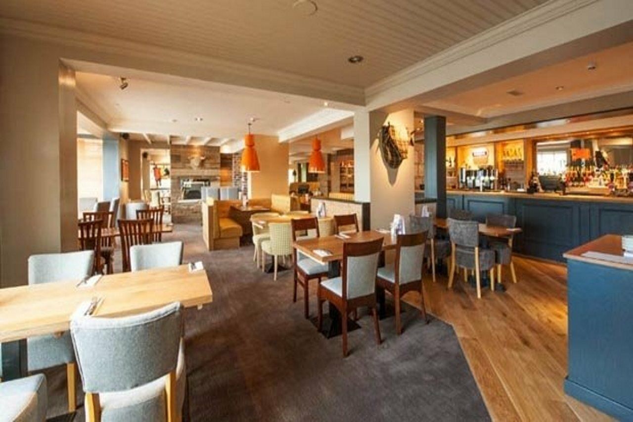 Premier Inn Ившам Екстериор снимка